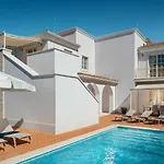Villa 4-Bed Villa With Pool In Vabriga