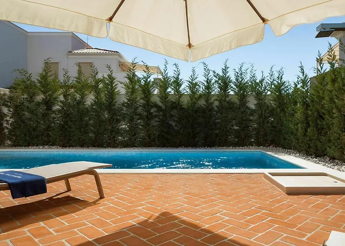 4-Bed Villa With Pool In Vabriga 빌라